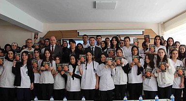 Rektör Demir ve Dr. Ayten Canalp lise öğrencileriyle buluştu