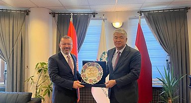 Rektör Kırışık TÜRKSOY Genel Sekreteri Sultan Raev ile görüştü