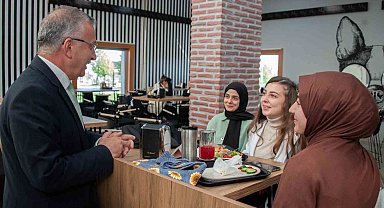 Rektör Levent, yeni eğitim öğretim yılında öğrencilerle kampüste buluştu