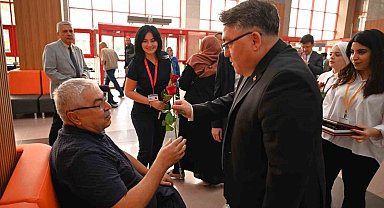 Rektör Özölçer'den Üniversite Hastanesindeki hastalara ziyaret