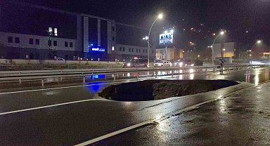 Rize'de şiddetli yağışlar sonrası yol çöktü