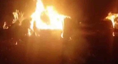 Römork üzerindeki saman balyaları alev alev yandı