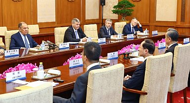 Rus Bakan Lavrov ve Çinli Mevkidaşı Wang Yi Pekin'de görüştü