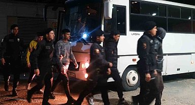 Şafak operasyonunda 50 kaçak göçmen yakalandı