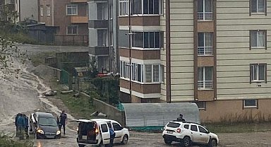 Sağanak o ilçeyi göle çevirdi, çoğu araç bozuk yollarda çukurlara düştü