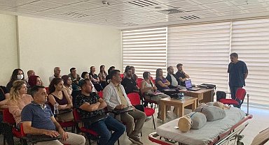 Sağlık çalışanlarına temel ve ileri yaşam desteği eğitimi