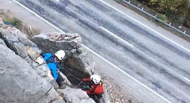Saimbeyli yolundaki ölümcül kayalar temizleniyor
