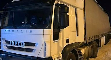 Sakarya'da otoyol kenarına bırakılan 13 düzensiz göçmen yakalandı