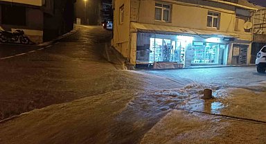 Samsun'da sağanak yolları göle çevirdi