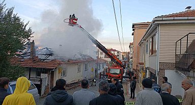 Samsun'da yan yana iki ev yandı