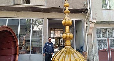 Sandıklılı kardeşlerin yaptığı dev alem Amasya'daki caminin minaresini süsleyecek