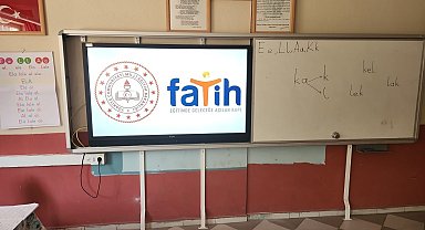 Sarıgöl'de 5 okul daha akılı tahtaya kavuştu