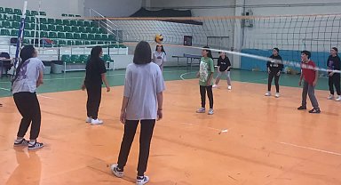 Sarıgöl'de voleybol kursu açıldı