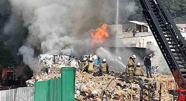 Sarıyer'de atık kağıt deposunda yangın