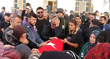Şehide yürek yakan veda: Ailesi tabutuna sarılıp gözyaşı döktü