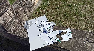 Şehir mezarlığı magandaların hedefi oldu