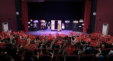 Şehir Tiyatroları 'Benim Güzel Pabuçlarım' oyununu çocuklarla buluşturdu