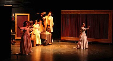 Şehir Tiyatroları Cumhuriyet'in Dört Kadını oyunu ile izleyicilerle buluştu