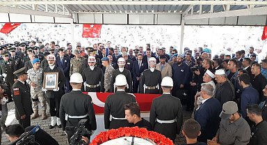 Şehit Uzman Çavuş memleketi Adıyaman'da gözyaşlarıyla toprağa verildi