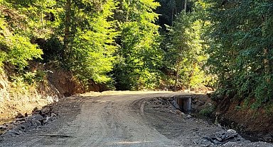 Selde hasar gören yollar onarılıyor