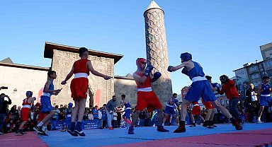 Şenlik havasında spor kutlaması