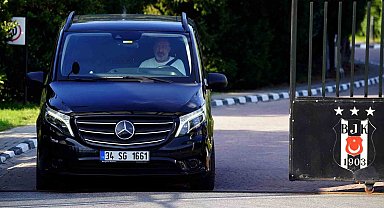 Şenol Güneş, futbolcular ve teknik heyet ile vedalaştı