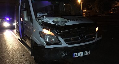 Servis minibüsü ile belediye otobüsü çarpıştı: 1 yaralı