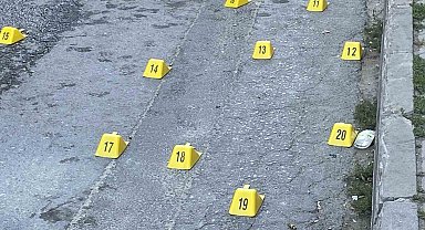 Seyir halindeki araç kurşun yağmuruna tutuldu: 1 yaralı