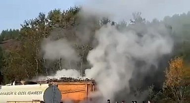 Seyir halindeki kamyonun lastikleri alev aldı