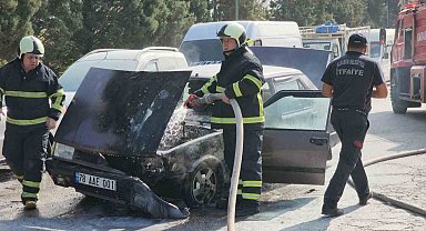 Seyir halindeki otomobili alev aldı, çabaları fayda etmedi