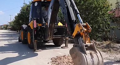 Sıcak asfalt atımı ile bakım ve onarım çalışmaları devam ediyor
