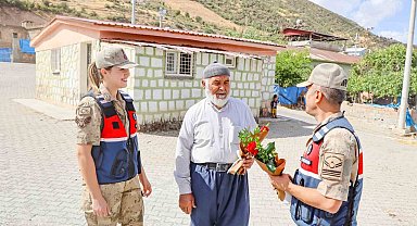 Siirt'te jandarma ekipleri yaşlıları unutmadı