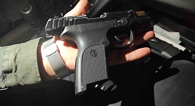 Silah ve yüklü miktarda para ele geçirildi