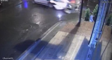 Şişli'de feci kazalar kamerada: Metrelerce sürüklenip, taklalar attı