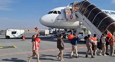 Sivaslı minik öğrenciler uçakla tanıştı