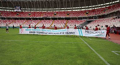 Sivasspor ve Medicana'dan Meme Kanseri Ayı Farkındalık Pankartı
