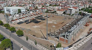 Soma Stadyumu'nda çalışmalar devam ediyor