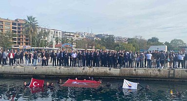 Su altında Türk bayrağı açtılar