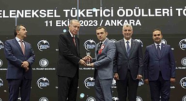 SUBÜ'lü akademisyene ödülünü Cumhurbaşkanı Erdoğan takdim etti