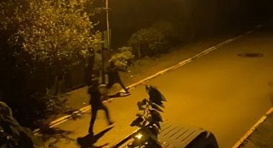 Sultanbeyli'de eve giren hırsız suçüstü yakalandı, o anlar kamerada