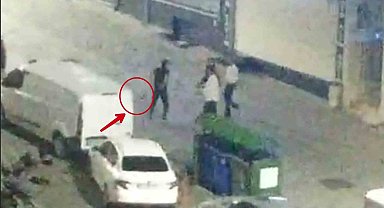 Sultangazi'de dehşet anları: Silahını çekip peş peşe ateş etti