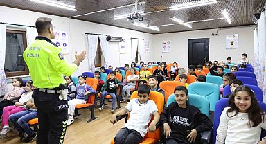 Sultangazi'de minikere deprem ve güvenli trafik eğitimi