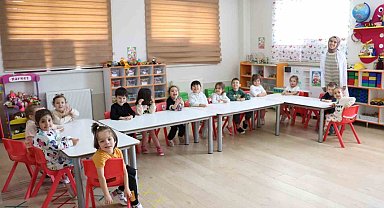 Sünnetci minik öğrencilerle buluştu