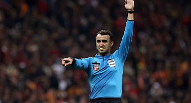 Süper Lig'de sahada Ümit Öztürk, VAR odasında Koray Gençerler