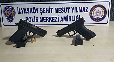 Şüpheli araçta silah ele geçirildi