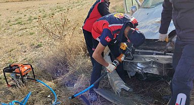 Takla atan hafif ticari araçta 4 kişi yaralandı