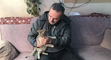 Taksi durağının maskotu 'Pilli' mama diye kapıya dayanınca ortaya sıcak görüntüler çıktı