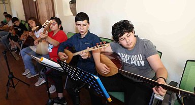 Talas Musiki Cemiyetinde Bağlama Kursu