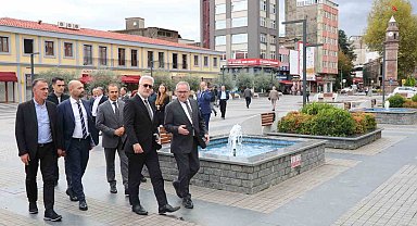 Tamer Karadağlı, Saathane Meydanı'nı inceledi