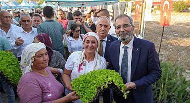 Tarsus'ta 1 milyon fide, 30 ton buğday ve 250 bin fidan ücretsiz dağıtıldı